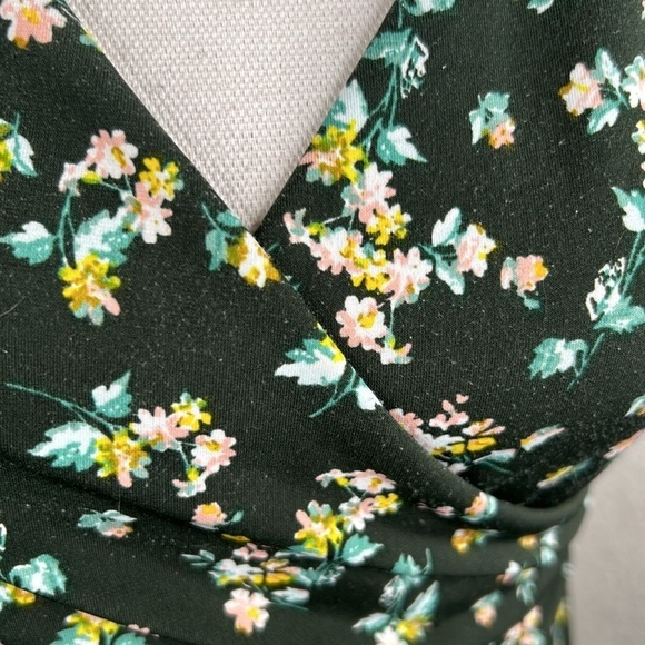 LOFT Ann Taylor Green Floral V-Neck Fit & Flare Summer Spring Dress Size 0P - Picture 4 of 7